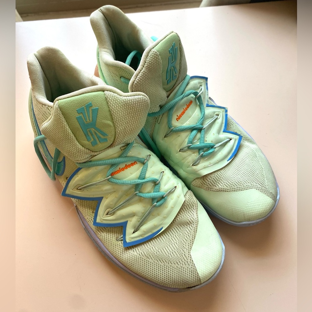 Nike | Size 10 Kyrie SpongeBob‎ Squidward Basketball Sneakers